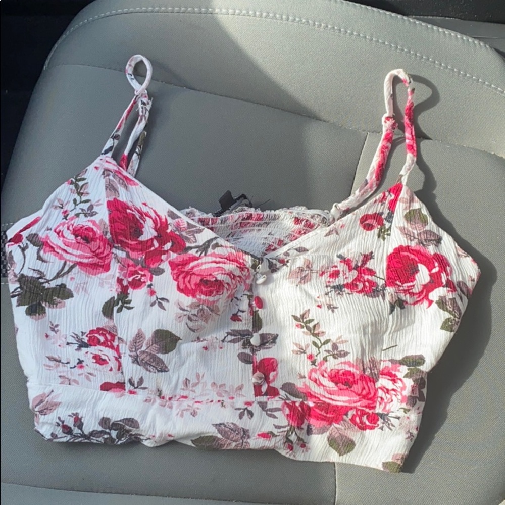 Only worn once, super cute for summer
